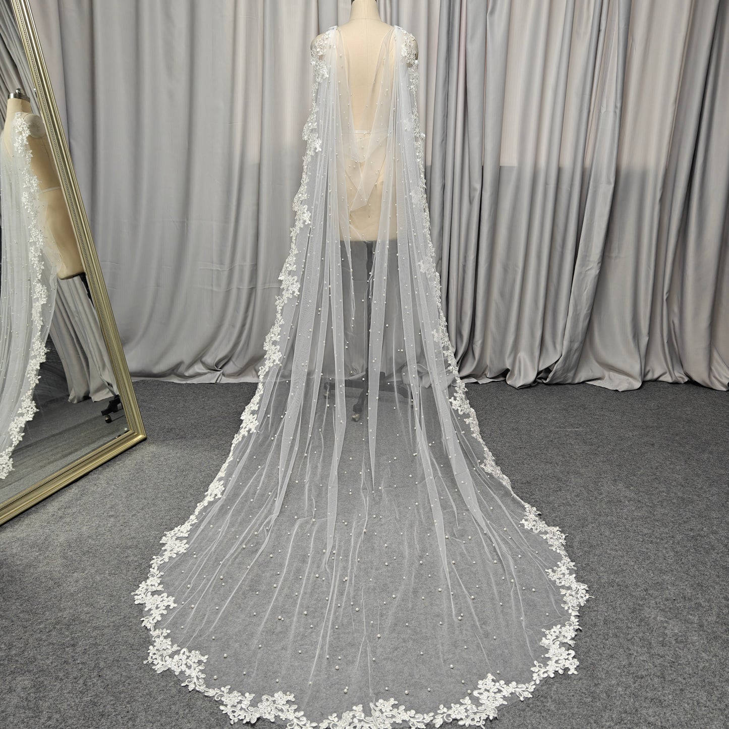Pearl Cape Veil with Classic Leaf Vine Lace Trim - Ava Pearl Elegance