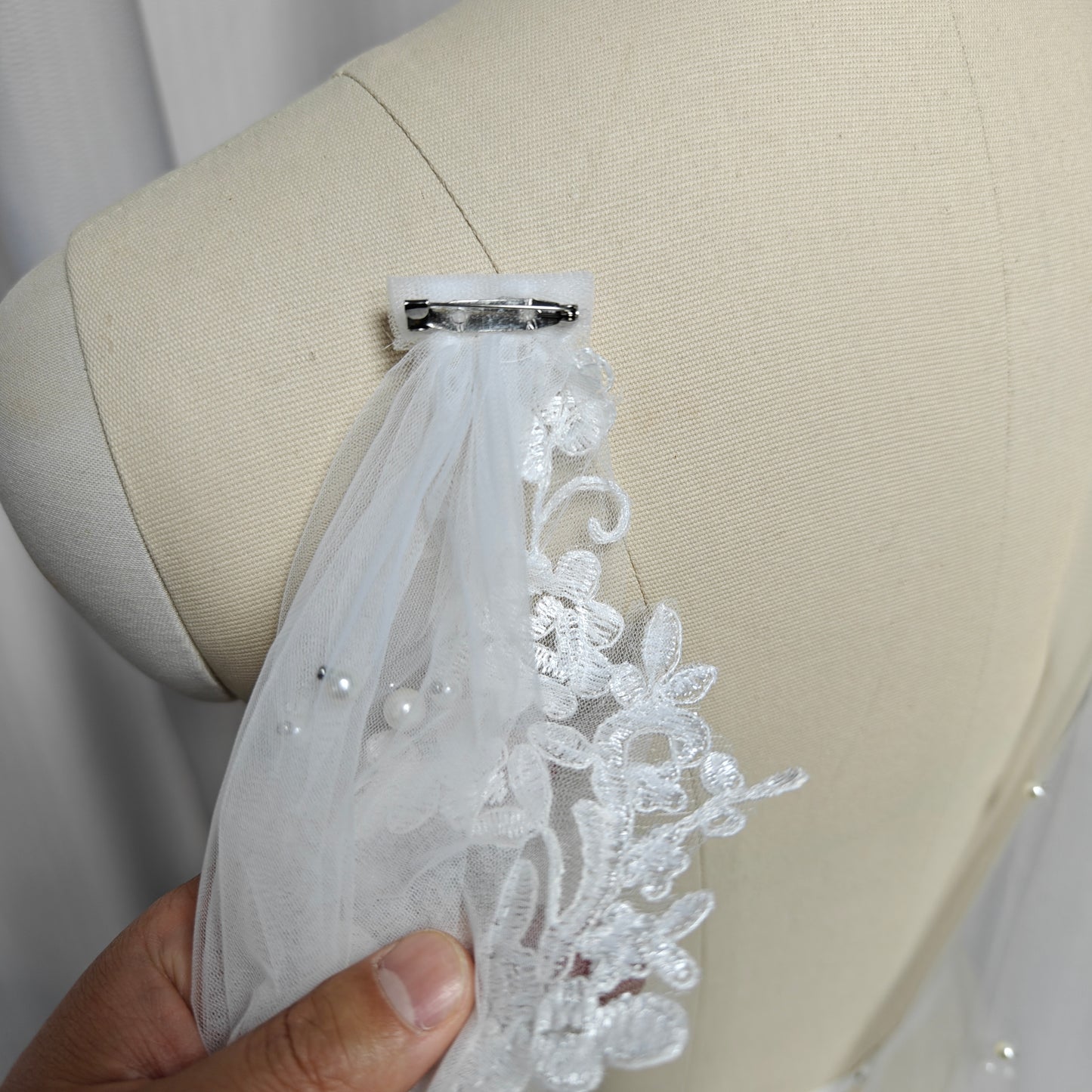 Pearl Cape Veil with Classic Leaf Vine Lace Trim - Ava Pearl Elegance