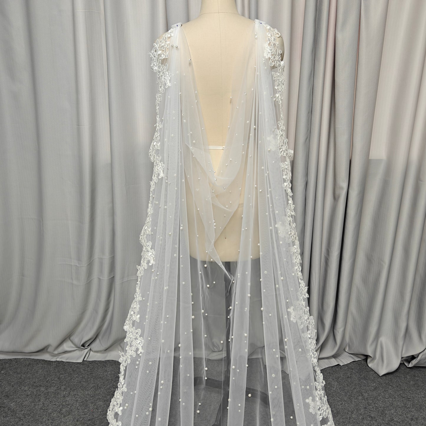 Pearl Cape Veil with Classic Leaf Vine Lace Trim - Ava Pearl Elegance