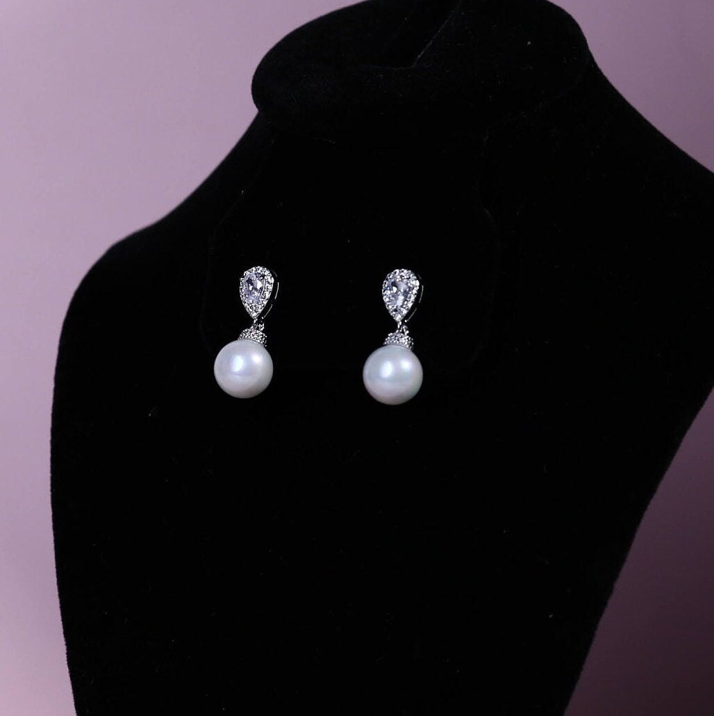 Silver pearl necklace bride mother necklace set MIL necklace Round pearl necklace set bridesmaids gift ideas