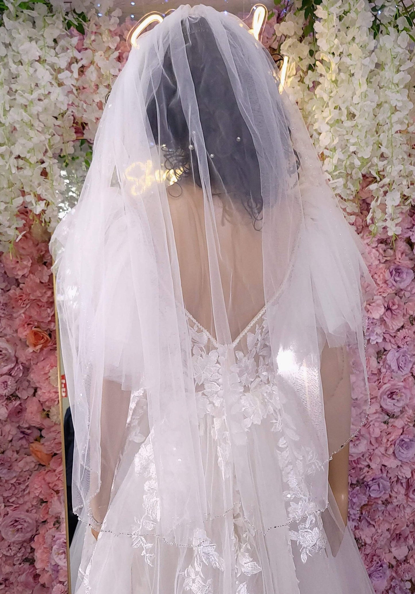 Handcrafted Bead and Pearl Edge Bridal Veil for Timeless Elegance – Wedding Accessories – Glamorous Ceremony Accent