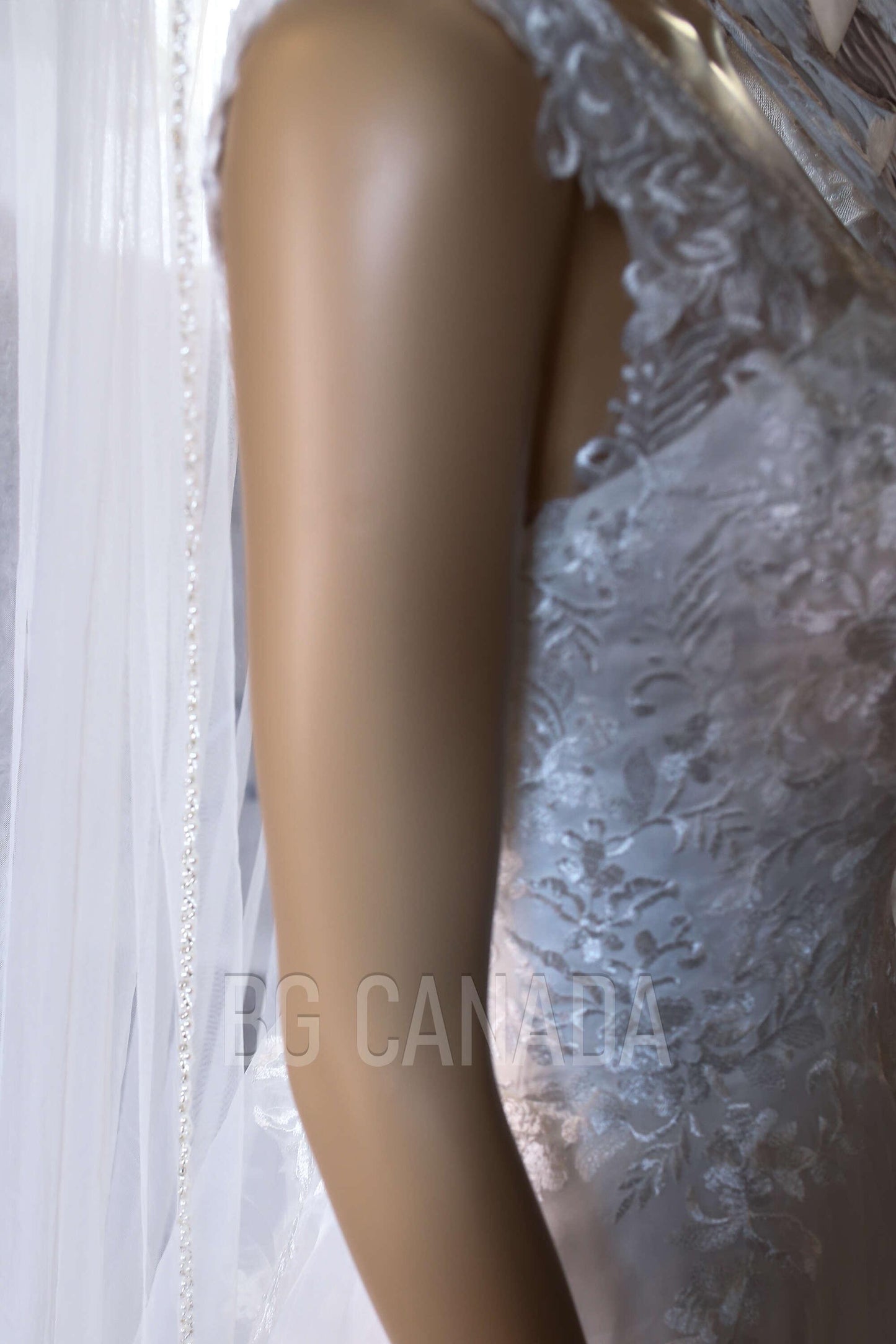 Cathedral Length Pearl Edge Bridal Veil Single Tier Long Wedding Veil with Scattered Pearls Tulle Veil for Elegant Bride