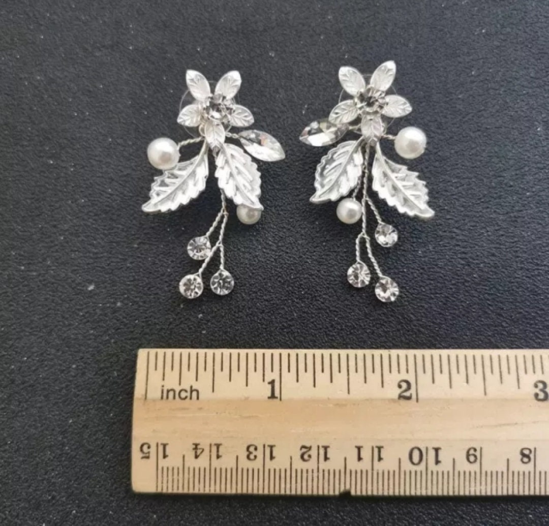Floral earrings pearl drop earrings for brides floral Boho earrings floral garden wedding bridal earrings boho earrings for brides silver