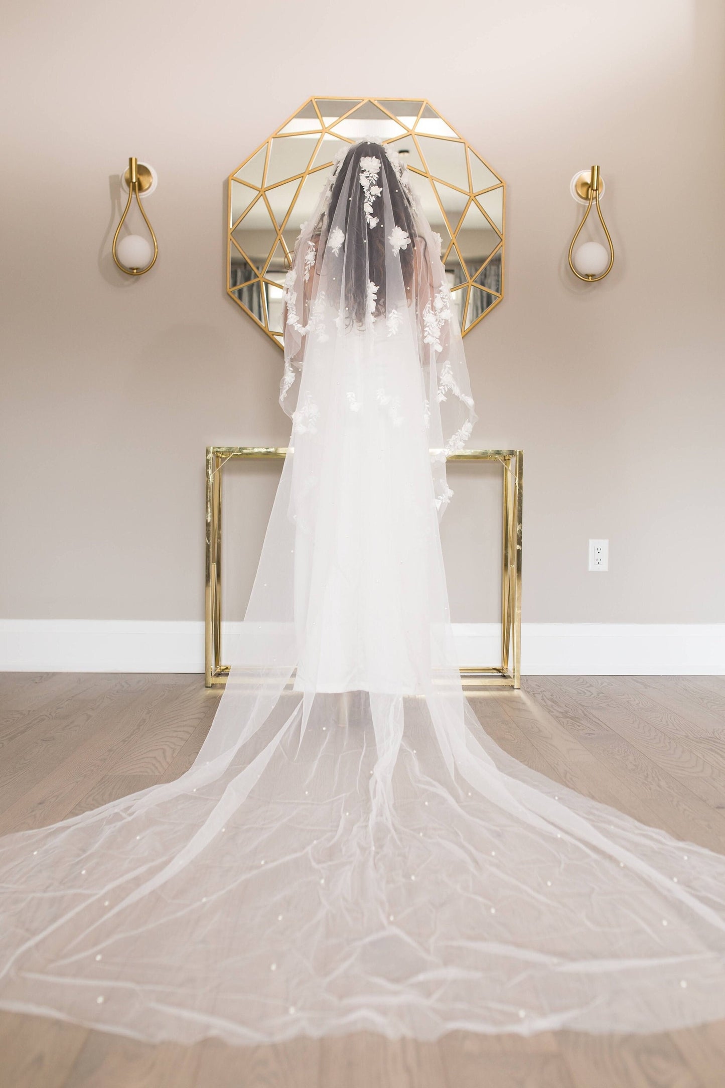 Short 3D Floral Scatter Veil with Pearls - Lillian Pearl Blossom