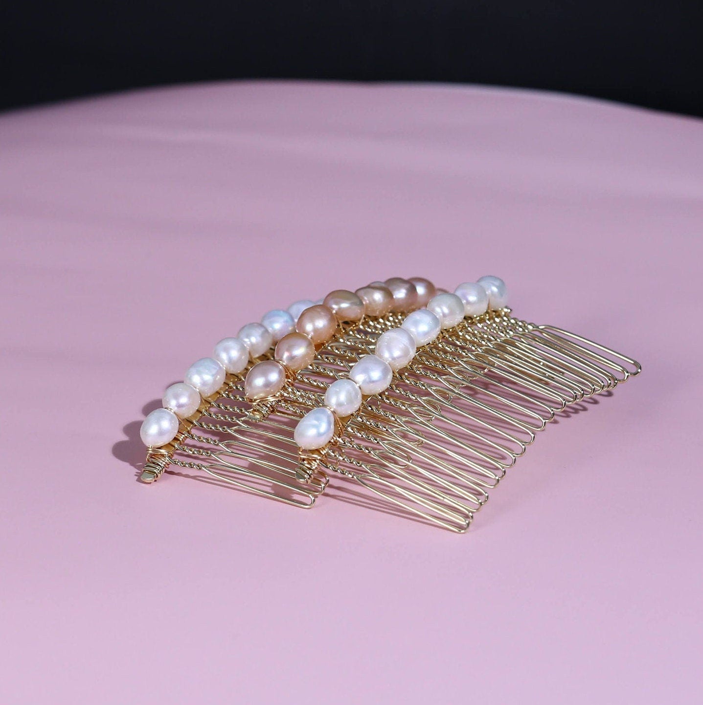 Classic Freshwater Pearl Hair Comb - Elegant Bridal Accessory for Timeless Beauty