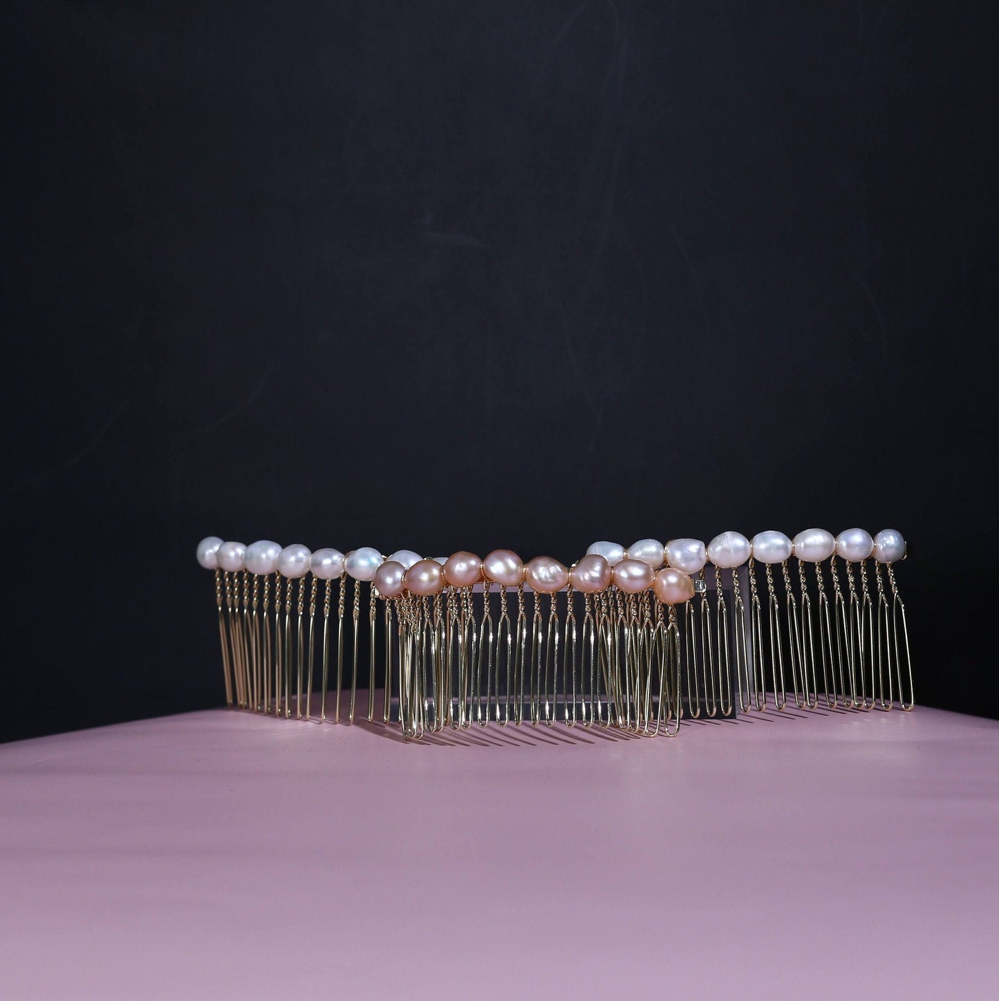 Classic Freshwater Pearl Hair Comb - Elegant Bridal Accessory for Timeless Beauty