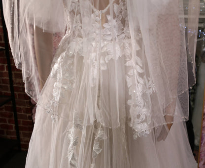 Handcrafted Bead and Pearl Edge Bridal Veil for Timeless Elegance – Wedding Accessories – Glamorous Ceremony Accent