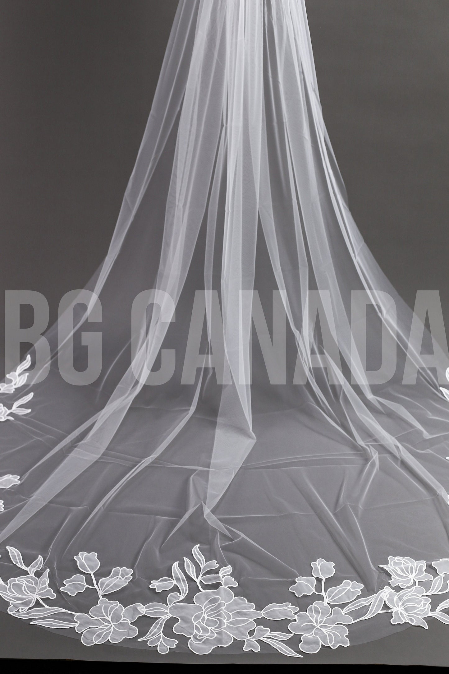 Big flower Cathedral Wedding Veil: Big Ivory Floral Appliqués, Elegant Bridal Veil white