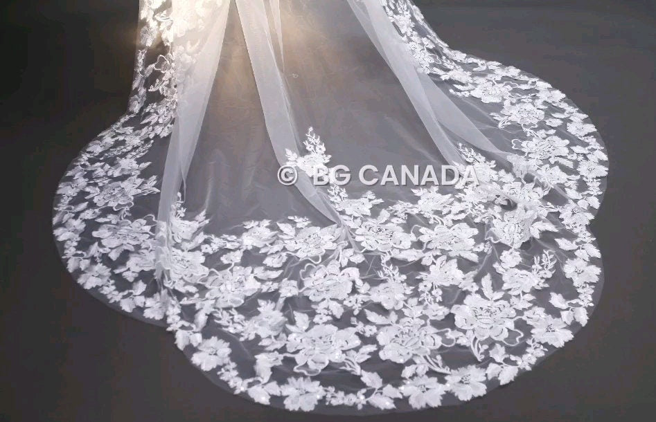 Scalloped Floral Cathedral Veil: Elegant Bridal Lace, 300cm