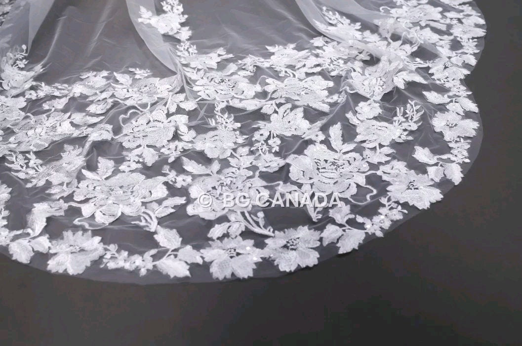 Scalloped Floral Cathedral Veil: Elegant Bridal Lace, 300cm