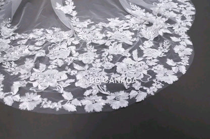 Scalloped Floral Cathedral Veil: Elegant Bridal Lace, 300cm