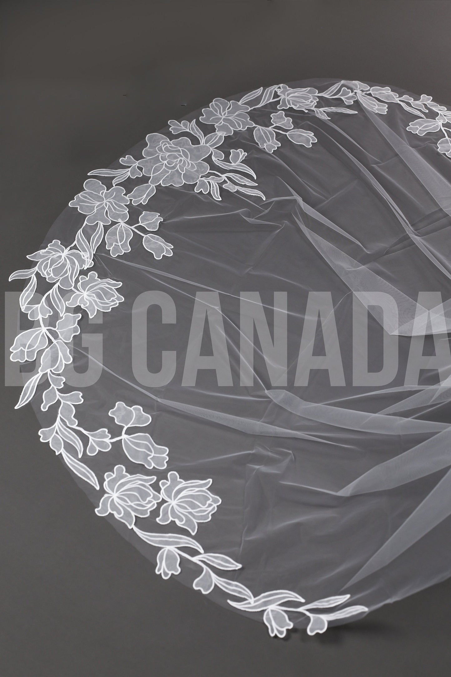 Big flower Cathedral Wedding Veil: Big Ivory Floral Appliqués, Elegant Bridal Veil white