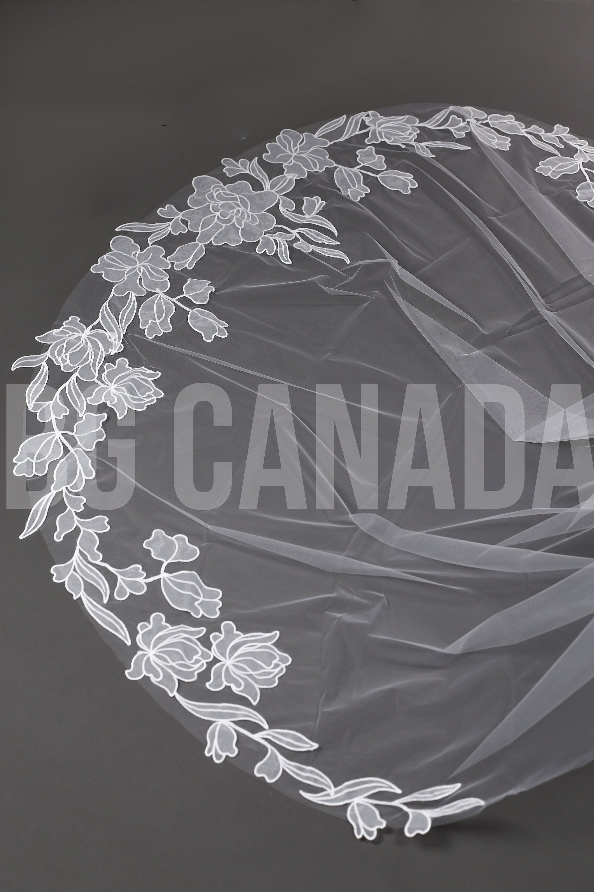 Big flower Cathedral Wedding Veil: Big Ivory Floral Appliqués, Elegant Bridal Veil white