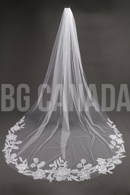 Big flower Cathedral Wedding Veil: Big Ivory Floral Appliqués, Elegant Bridal Veil white