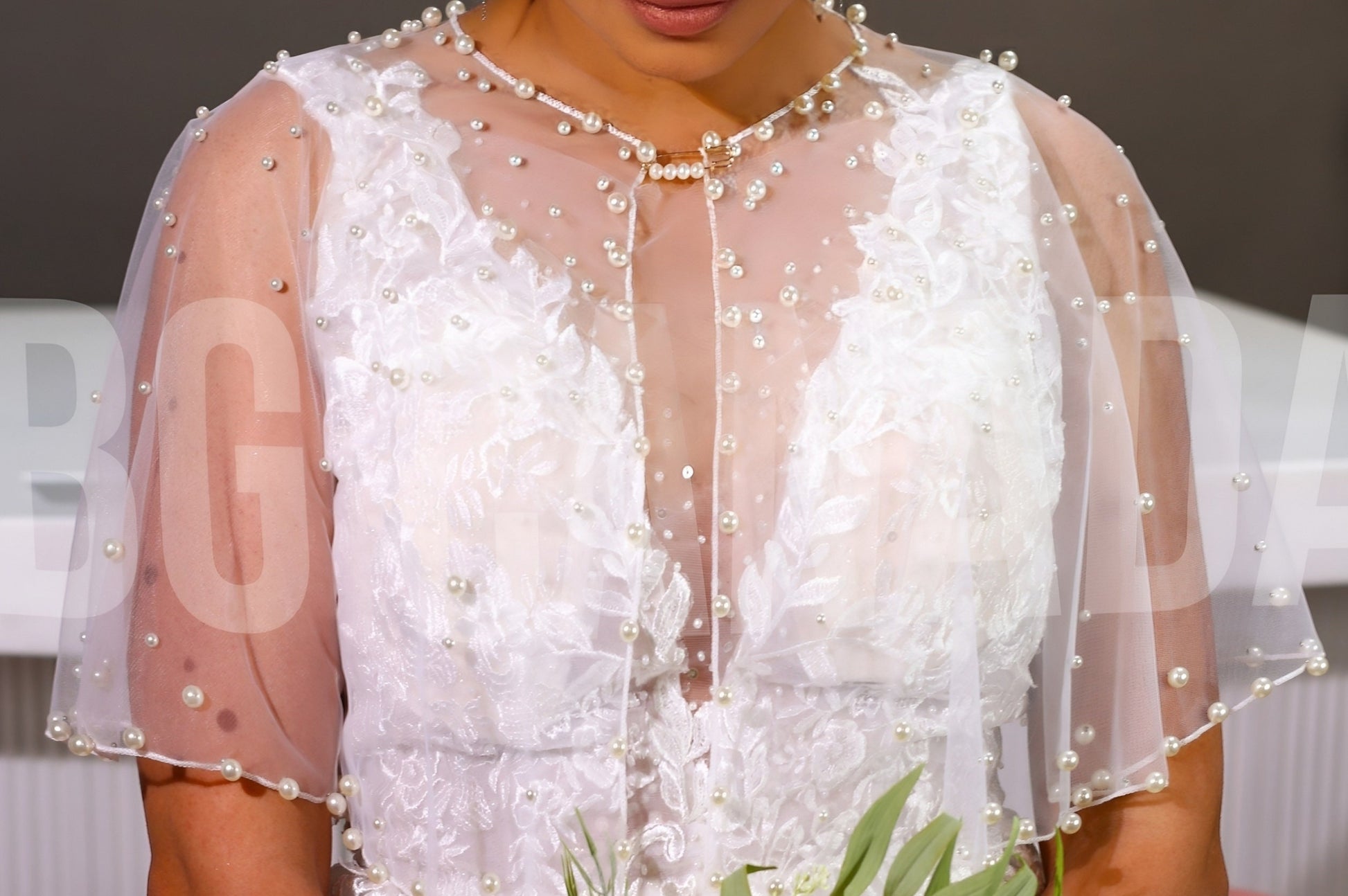 Bridal Lace Bolero Jacket Wedding Shrug Long Sleeve Lace Cover Up for Bride Elegant Wedding Jacket Pearl Bridal Boler Sheer Wedding Shawl