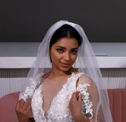 Off-White Bridal Veil: Short Lace Floral Edge with Pearls (100cm)