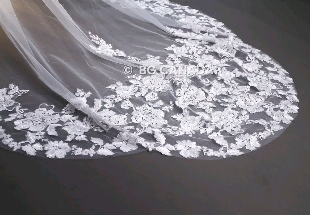 Scalloped Floral Cathedral Veil: Elegant Bridal Lace, 300cm
