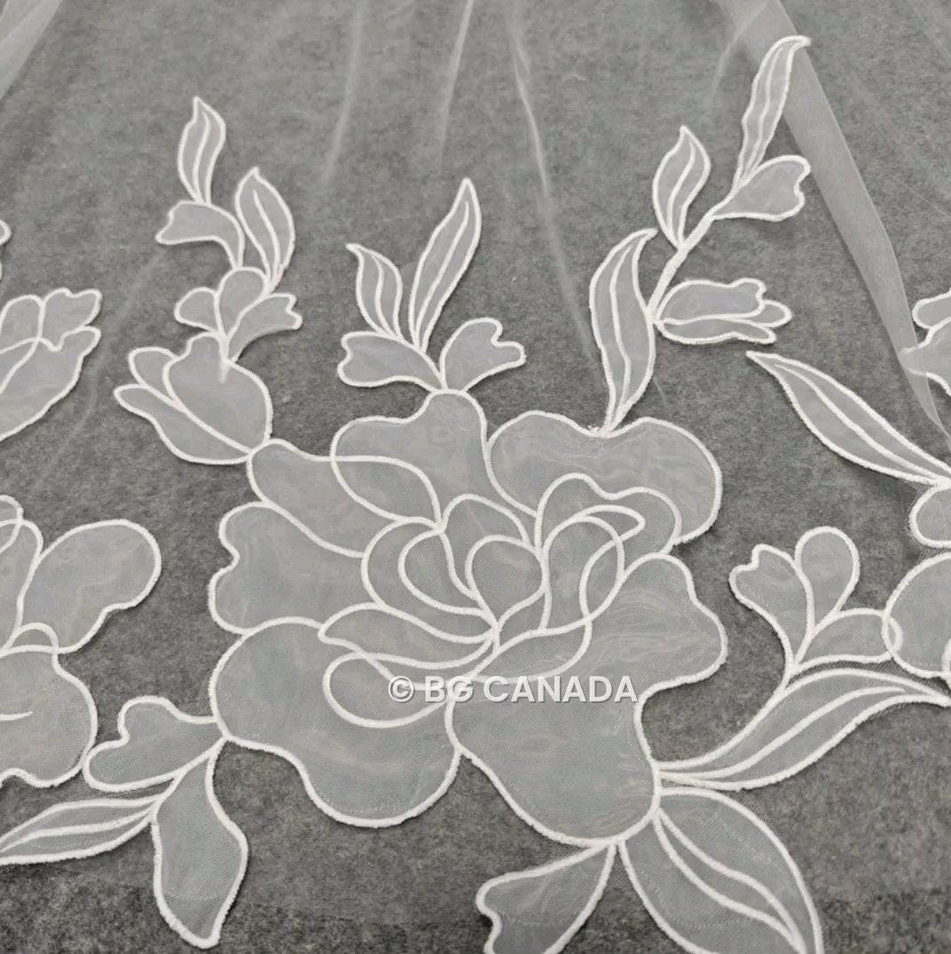 Big flower Cathedral Wedding Veil: Big Ivory Floral Appliqués, Elegant Bridal Veil white