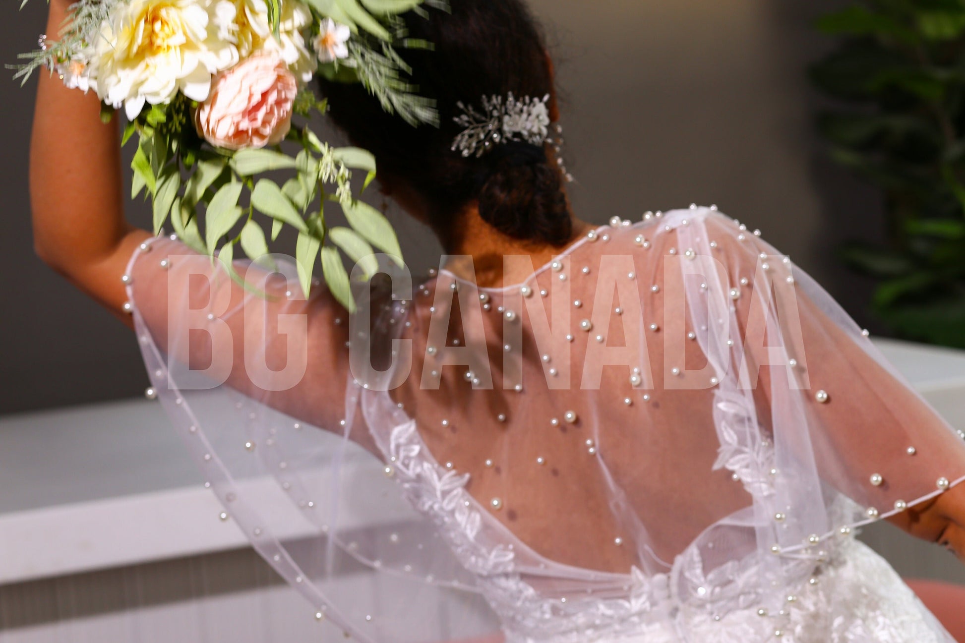 Bridal Lace Bolero Jacket Wedding Shrug Long Sleeve Lace Cover Up for Bride Elegant Wedding Jacket Pearl Bridal Boler Sheer Wedding Shawl