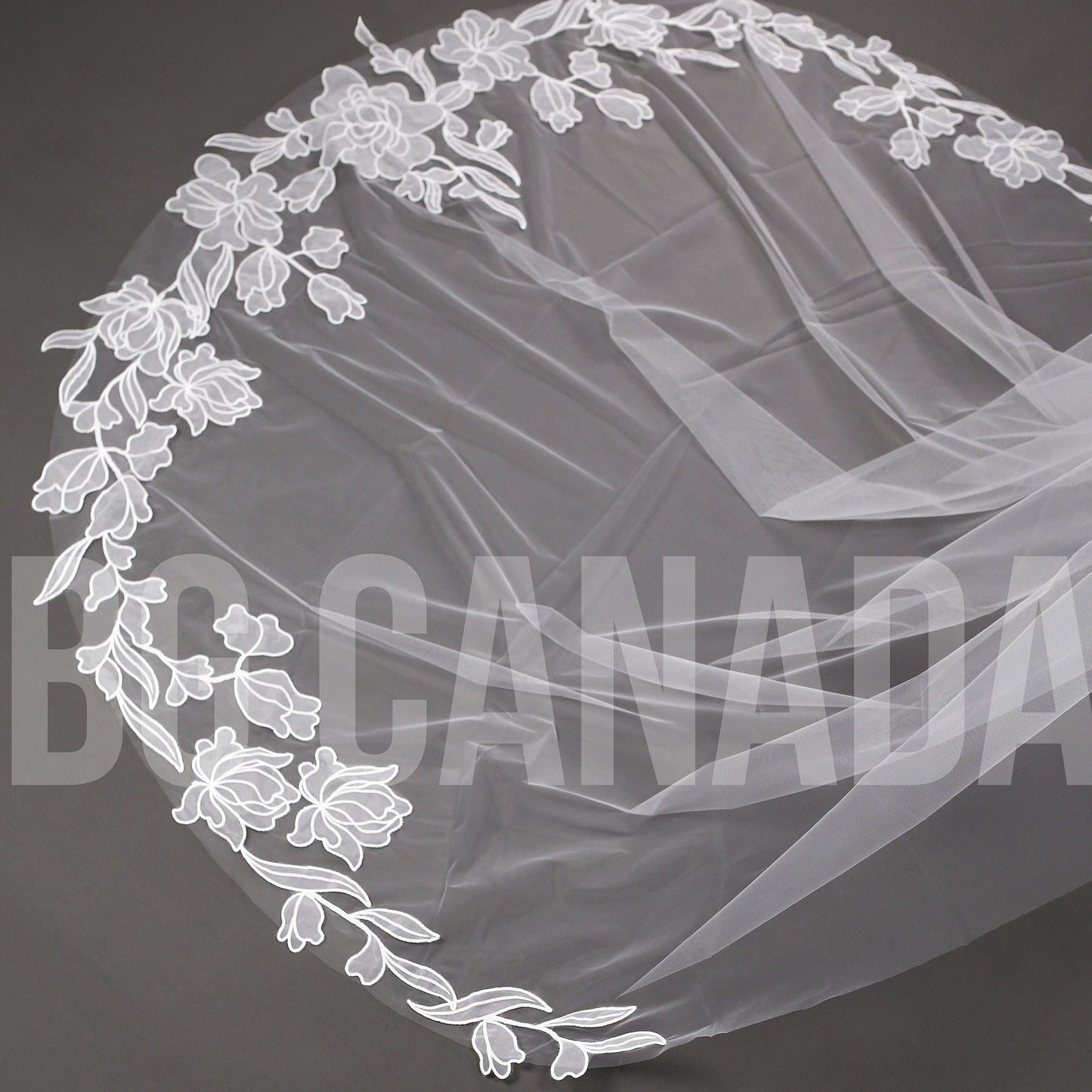 Big flower Cathedral Wedding Veil: Big Ivory Floral Appliqués, Elegant Bridal Veil white