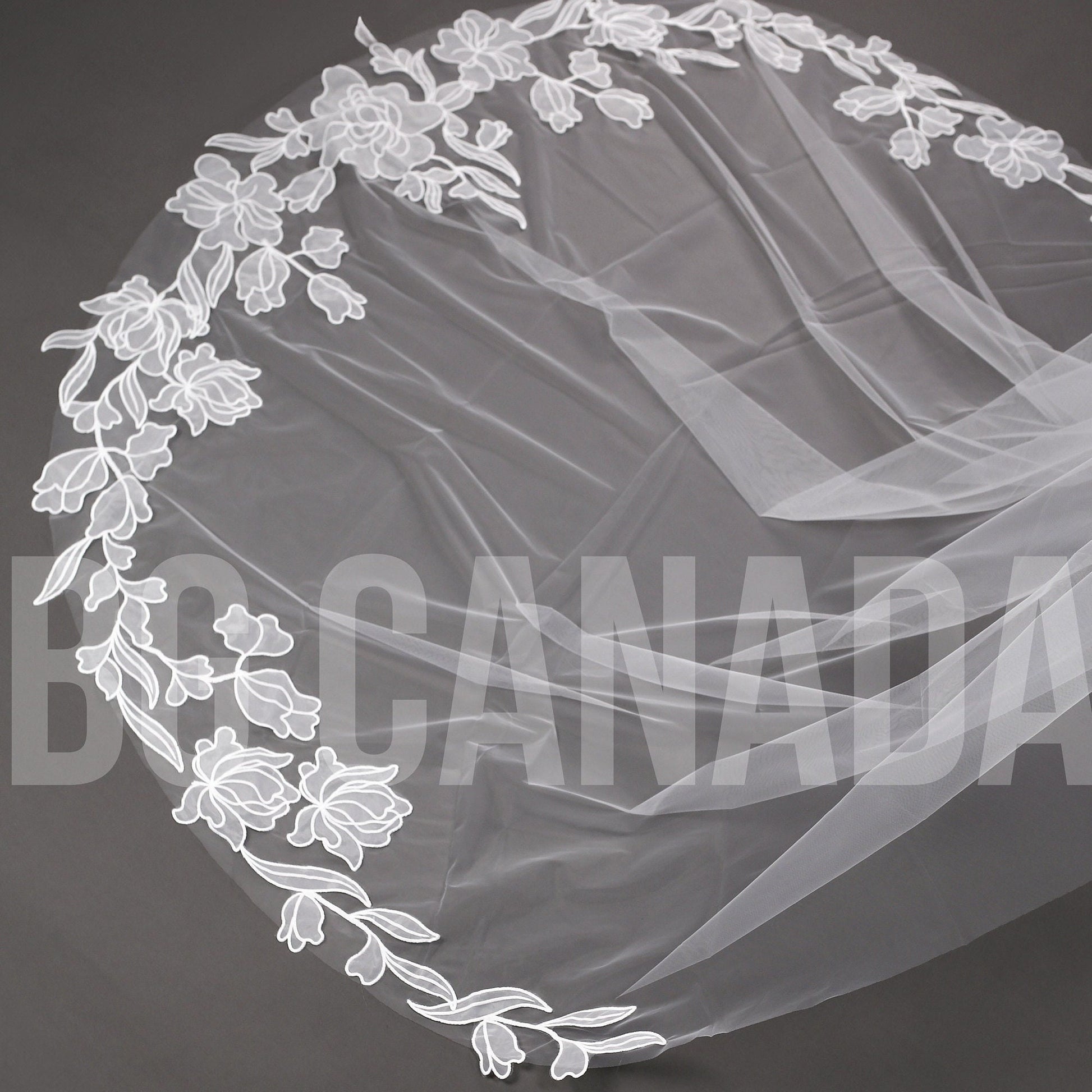 Big flower Cathedral Wedding Veil: Big Ivory Floral Appliqués, Elegant Bridal Veil white