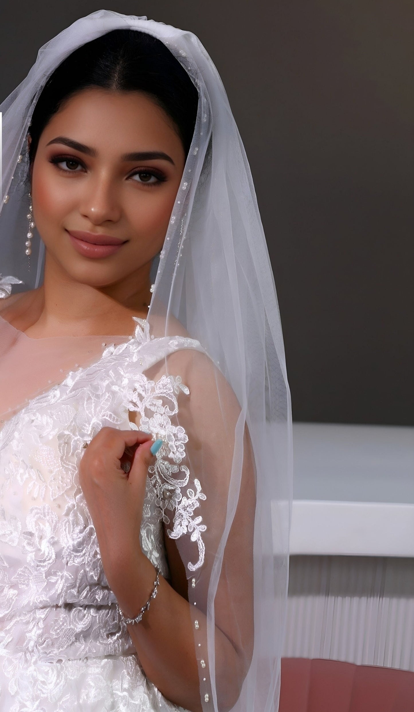 Off-White Bridal Veil: Short Lace Floral Edge with Pearls (100cm)