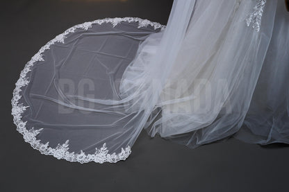 Rose flower cathedral Wedding Veil: Ivory Tulle with Rose Floral Lace Edge
