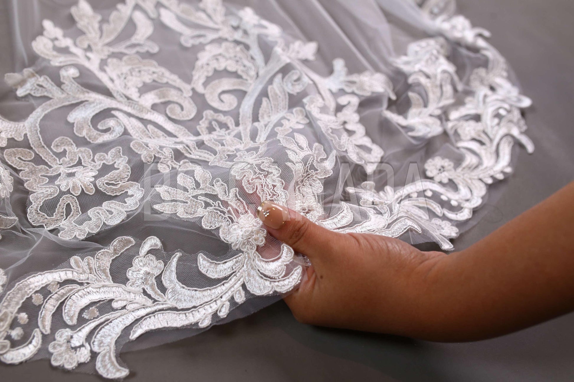 White Lace Veil Scalloped Wrdding Veil Long Bridal Veil Cathedral veil Vintage veil extra wide veil soft tulle veil