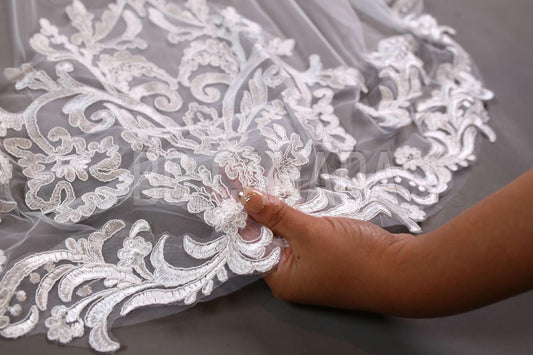 White Lace Veil Scalloped Wrdding Veil Long Bridal Veil Cathedral veil Vintage veil extra wide veil soft tulle veil