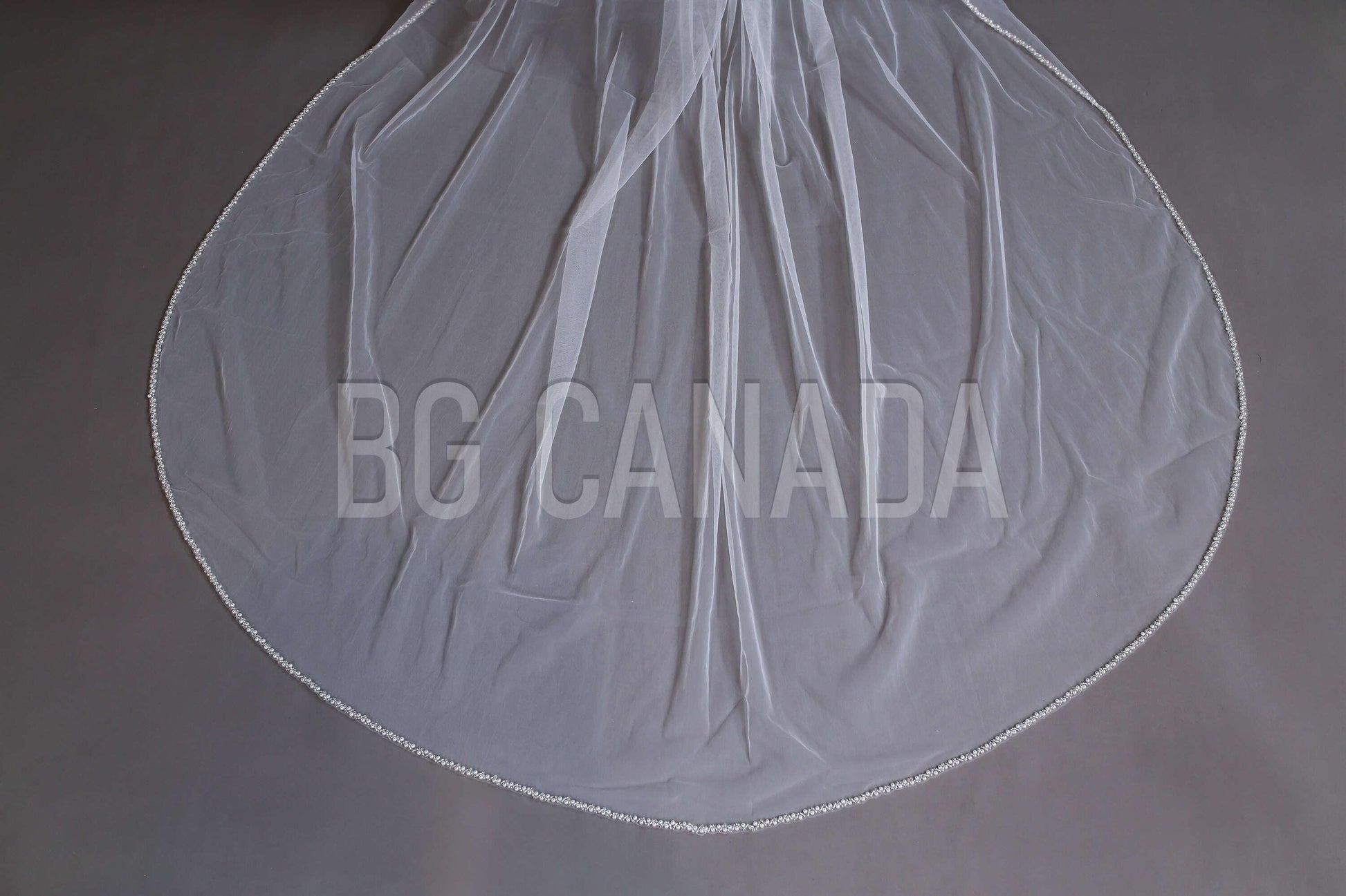 Cathedral Length Pearl Edge Bridal Veil Single Tier Long Wedding Veil with Scattered Pearls Tulle Veil for Elegant Bride