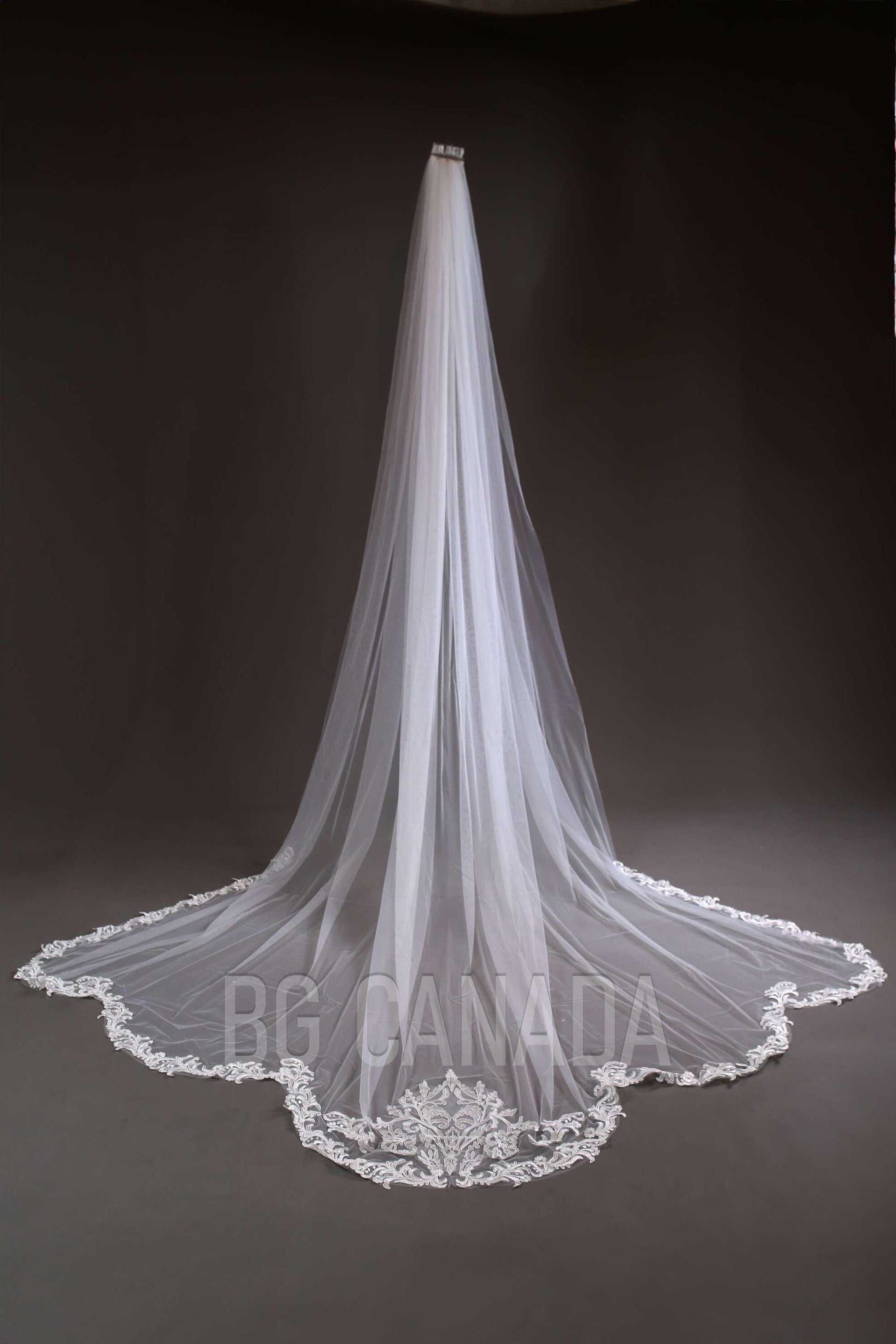 White Lace Veil Scalloped Wrdding Veil Long Bridal Veil Cathedral veil Vintage veil extra wide veil soft tulle veil