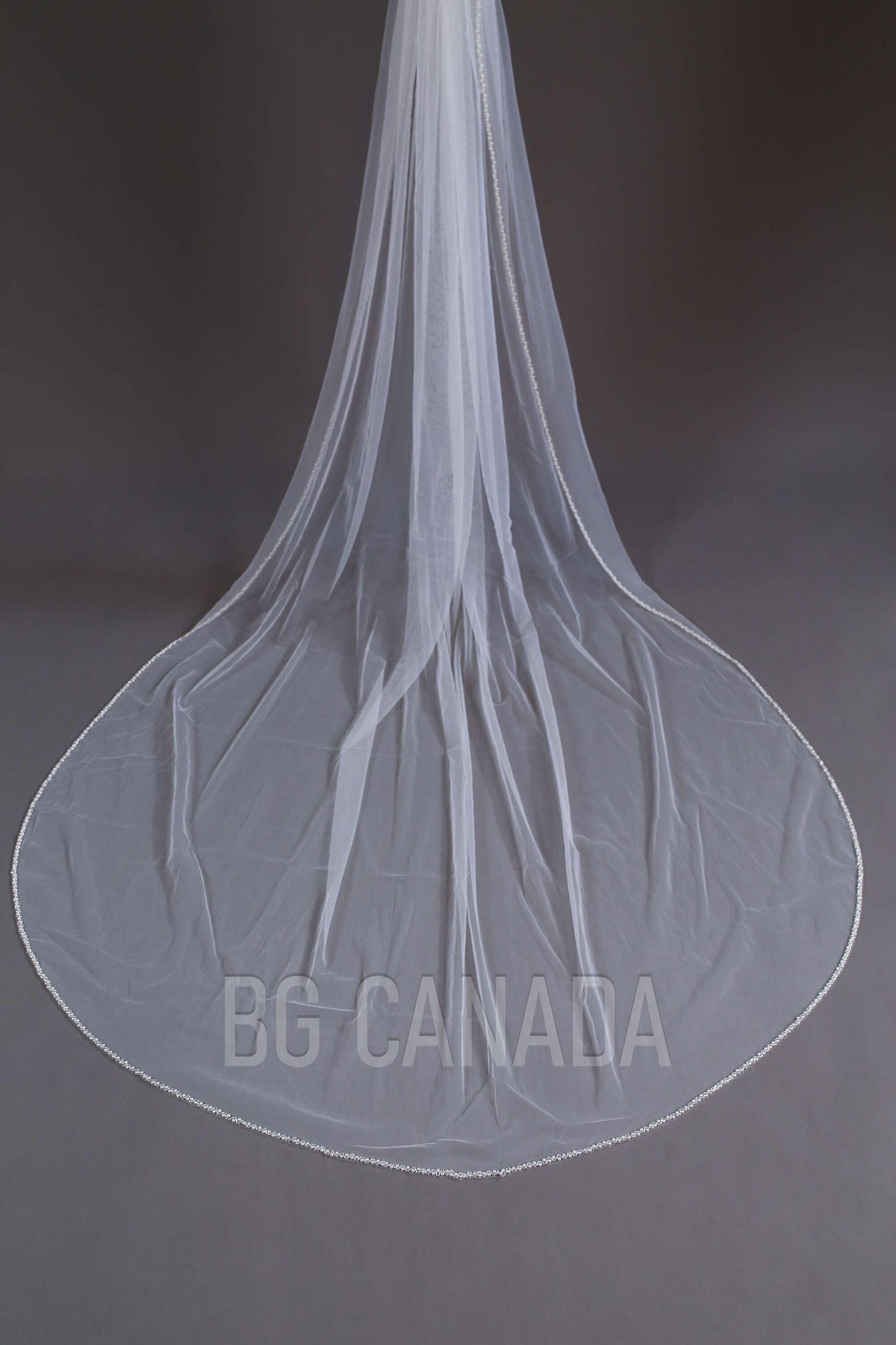 Cathedral Length Pearl Edge Bridal Veil Single Tier Long Wedding Veil with Scattered Pearls Tulle Veil for Elegant Bride