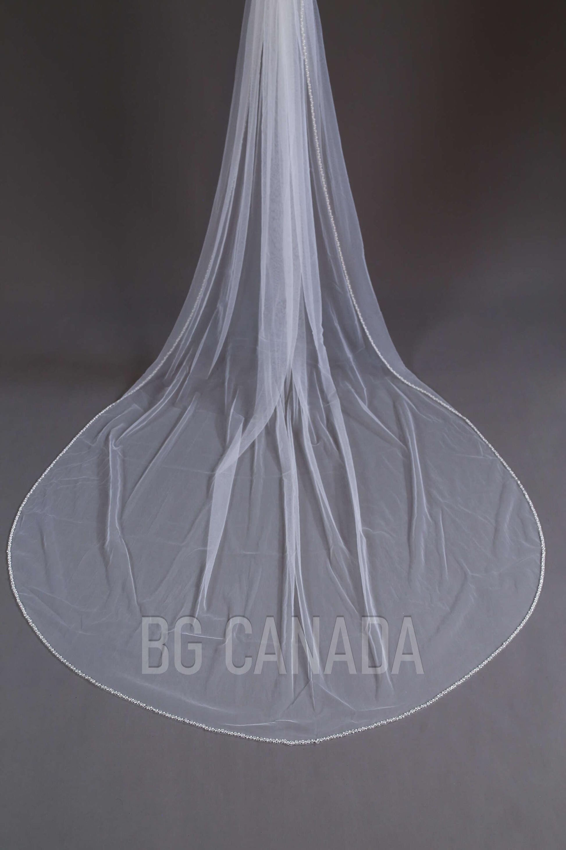 Cathedral Length Pearl Edge Bridal Veil Single Tier Long Wedding Veil with Scattered Pearls Tulle Veil for Elegant Bride