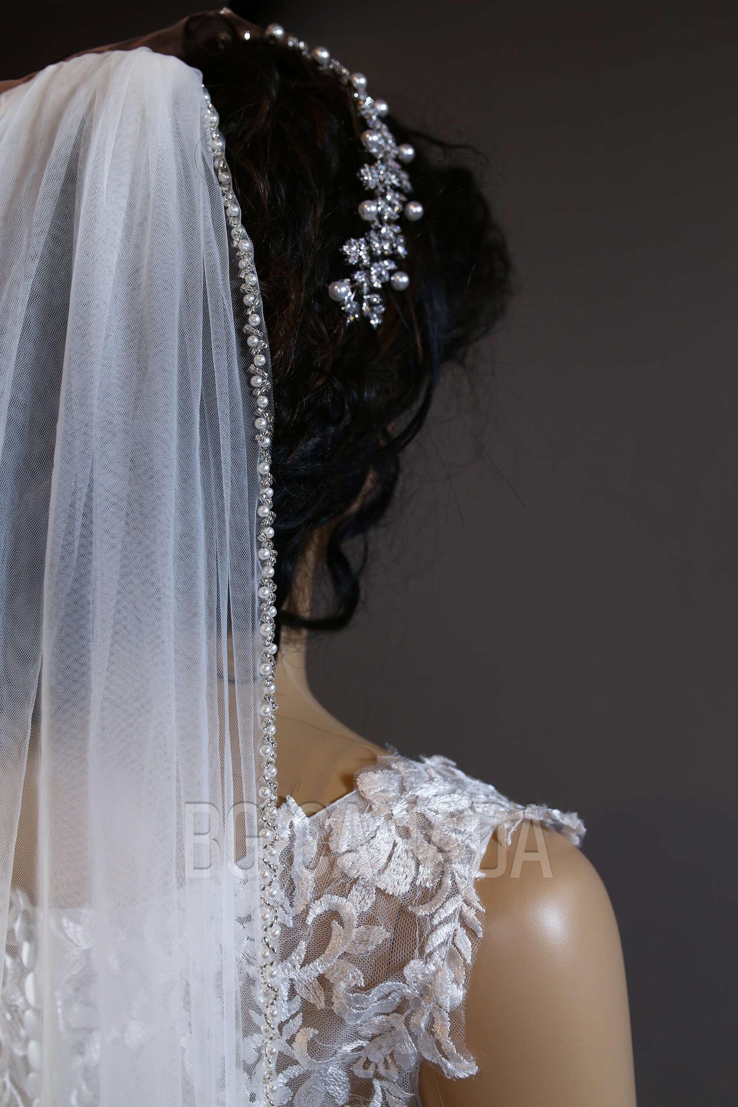 Cathedral Length Pearl Edge Bridal Veil Single Tier Long Wedding Veil with Scattered Pearls Tulle Veil for Elegant Bride