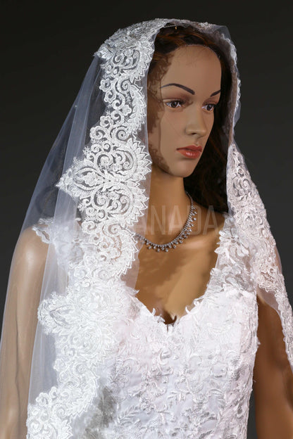 Beaded edged Bridal Veil Mantilla Lace Wedding Veil Lace trim veil fingertip Lace veil 1 tier veil with comb beade Lace Veil