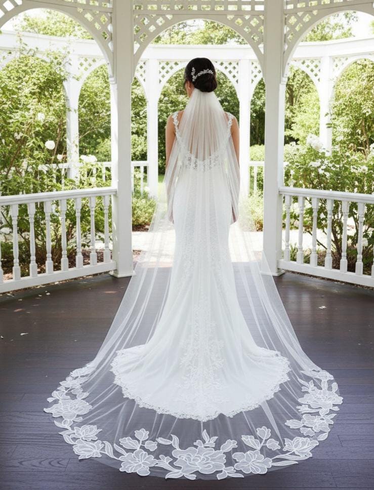 Big flower Cathedral Wedding Veil: Big Ivory Floral Appliqués, Elegant Bridal Veil white