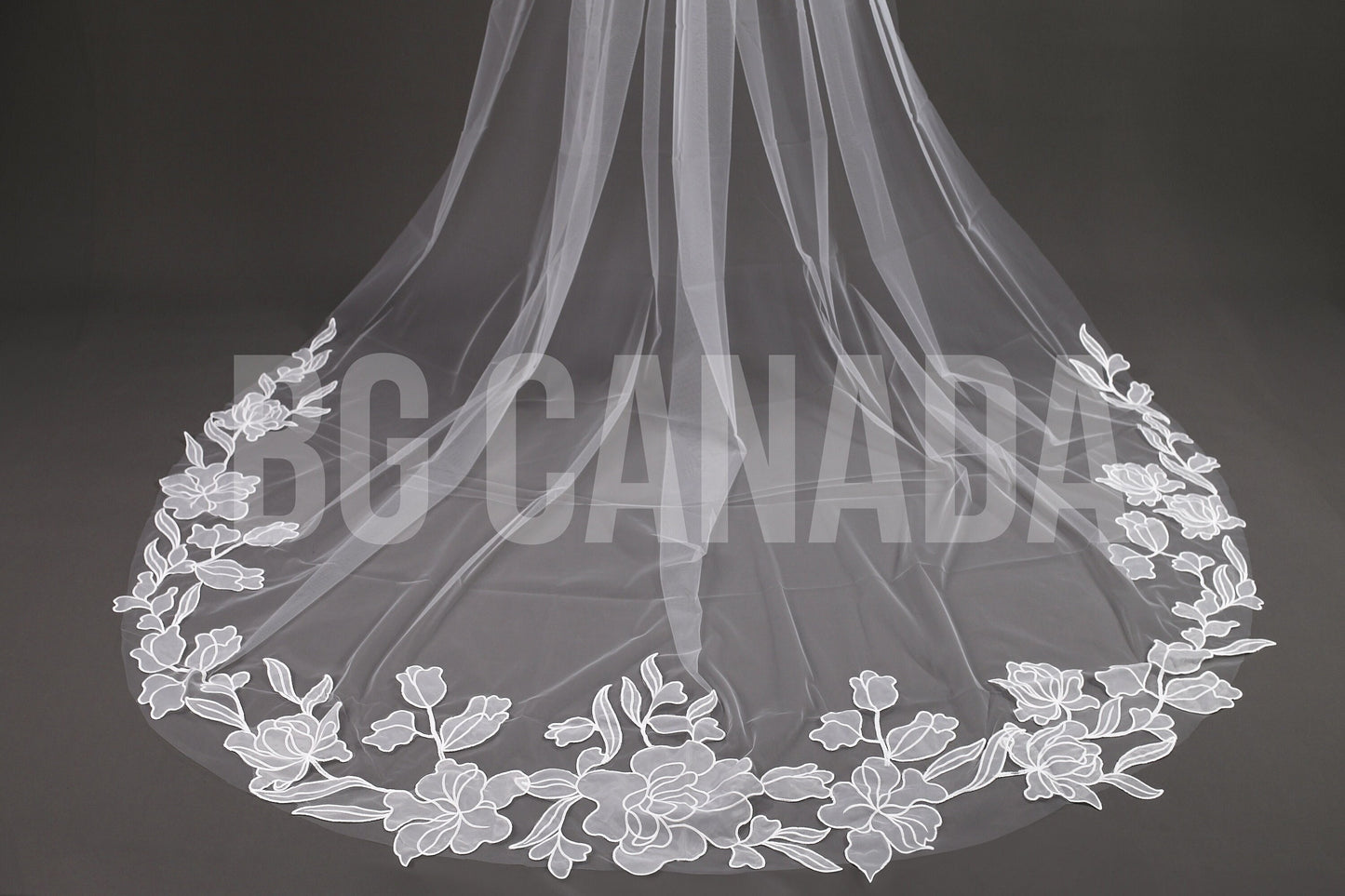 Big flower Cathedral Wedding Veil: Big Ivory Floral Appliqués, Elegant Bridal Veil white