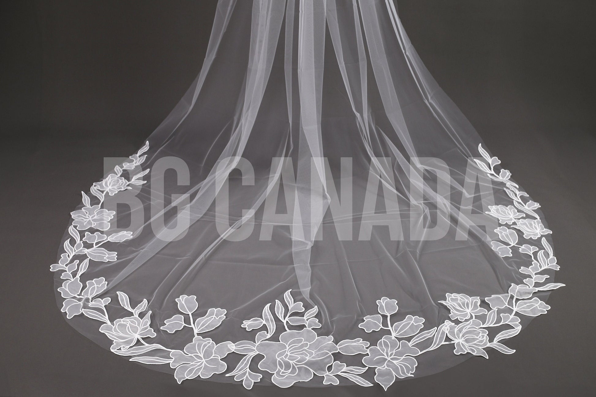 Big flower Cathedral Wedding Veil: Big Ivory Floral Appliqués, Elegant Bridal Veil white