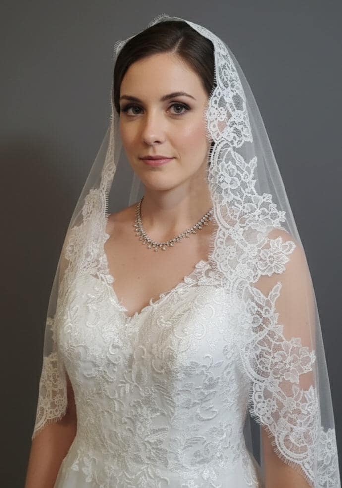 eyelashes lace veil mantilla veil with chantilly lace eyelash trim veil chantilly lace veil white chantilly lace