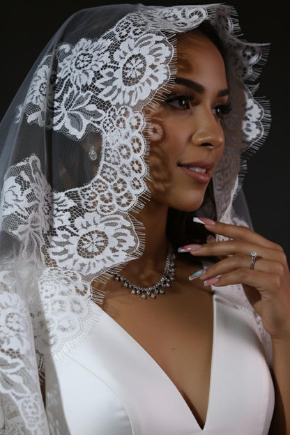 Mantilla Lace Wedding Veil Chantilly Lace Mantilla Veil Fingertip Veil Mantilla Lace Veil Lace Wedding Veil Fingertip Rose Lace eyelash Veil