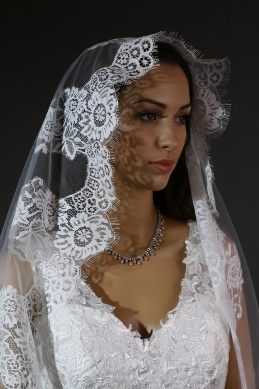 Mantilla Lace Wedding Veil Chantilly Lace Mantilla Veil Fingertip Veil Mantilla Lace Veil Lace Wedding Veil Fingertip Rose Lace eyelash Veil