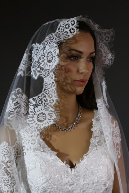 Mantilla Lace Wedding Veil Chantilly Lace Mantilla Veil Fingertip Veil Mantilla Lace Veil Lace Wedding Veil Fingertip Rose Lace eyelash Veil