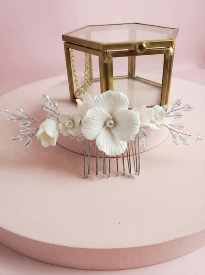 Wedding Comb Flower comb Bridal haircomb floral comb white floral hairpiece Wedding hair accessory Bridal Headpiece Wedding Flower Comb