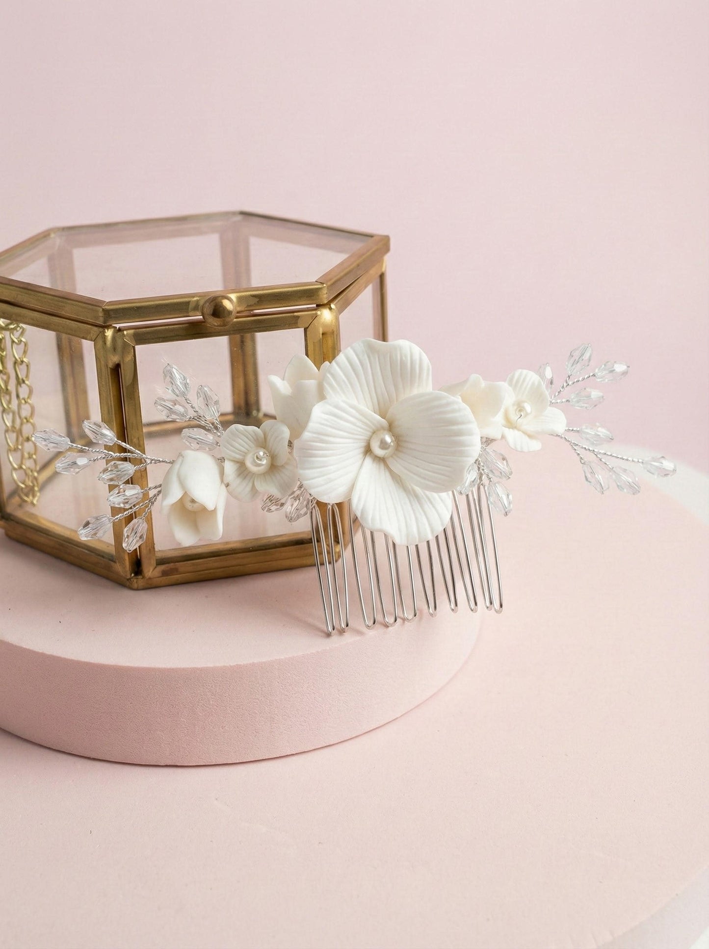 Wedding Comb Flower comb Bridal haircomb floral comb white floral hairpiece Wedding hair accessory Bridal Headpiece Wedding Flower Comb