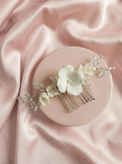 Wedding Comb Flower comb Bridal haircomb floral comb white floral hairpiece Wedding hair accessory Bridal Headpiece Wedding Flower Comb