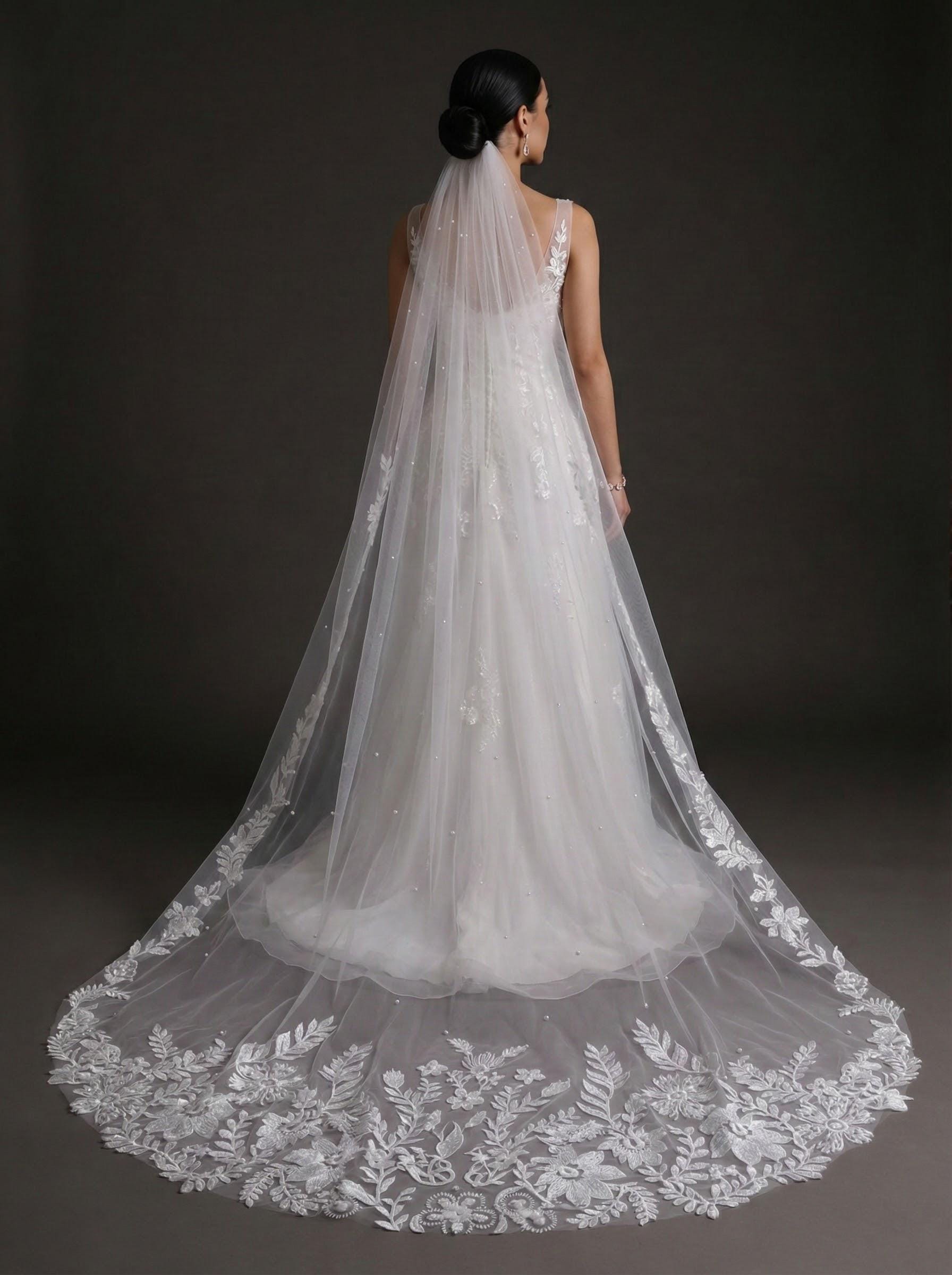 Floral Lace Bridal Veil with Long Train – Elegant Embroidered Tulle Wedding Veil, Cathedral Style Veil for Bride Classic Bridal Style