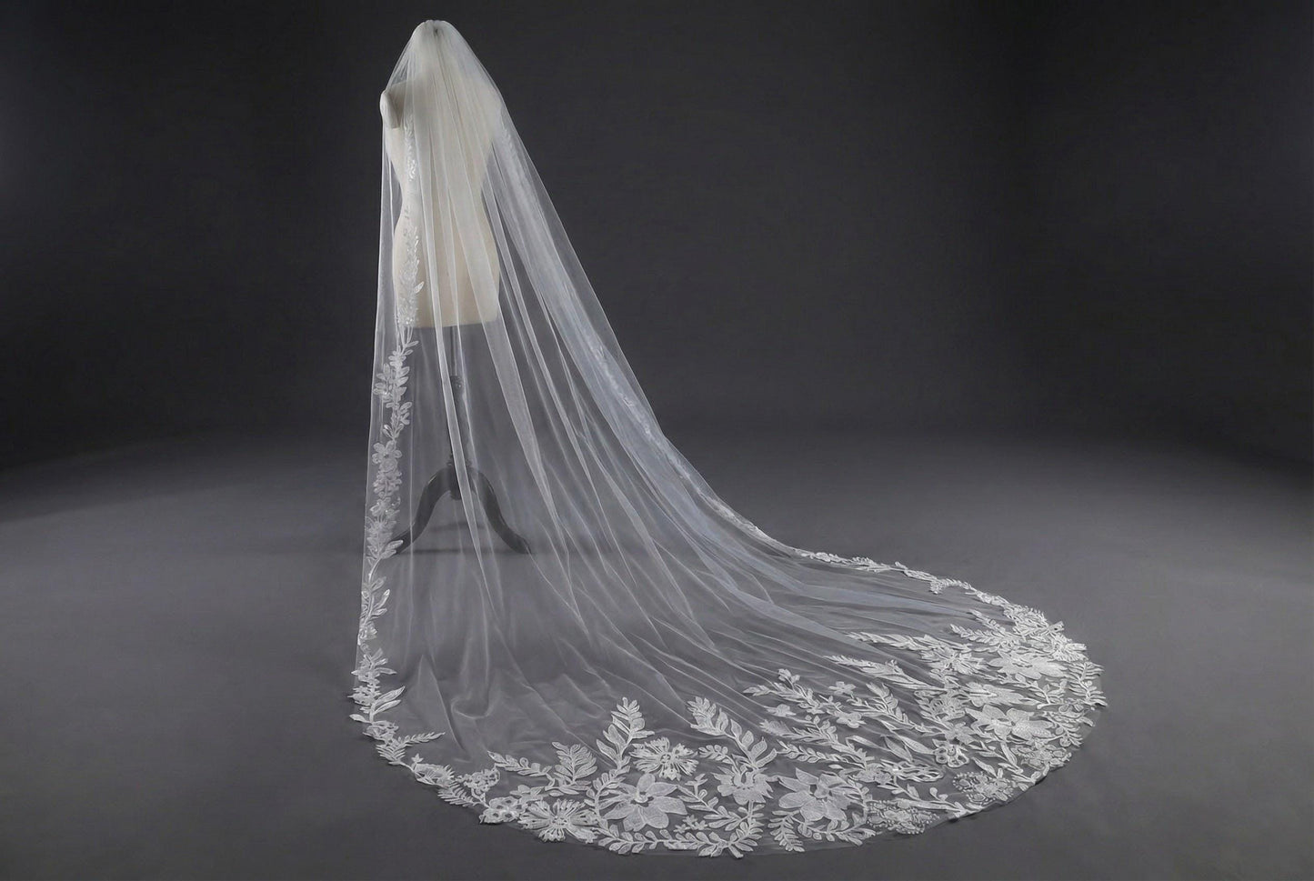 Floral Lace Bridal Veil with Long Train – Elegant Embroidered Tulle Wedding Veil, Cathedral Style Veil for Bride Classic Bridal Style