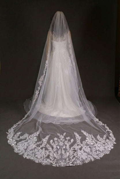 Floral Lace Bridal Veil with Long Train – Elegant Embroidered Tulle Wedding Veil, Cathedral Style Veil for Bride Classic Bridal Style