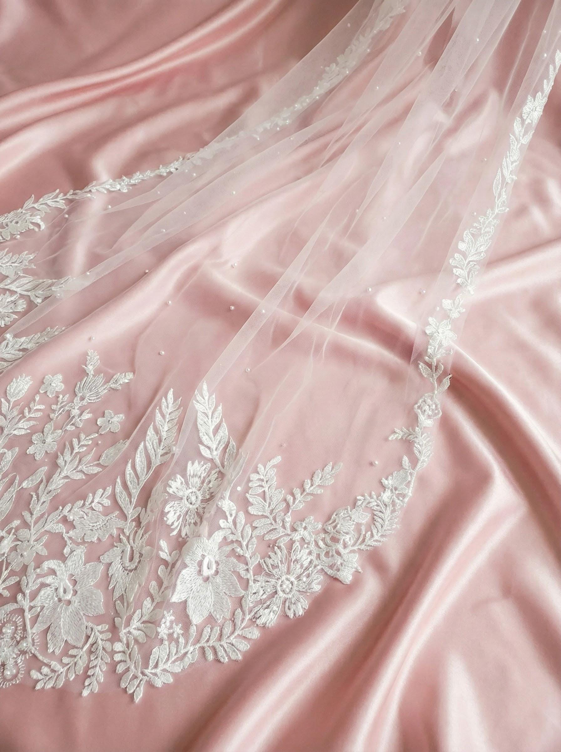 Floral Lace Bridal Veil with Long Train – Elegant Embroidered Tulle Wedding Veil, Cathedral Style Veil for Bride Classic Bridal Style