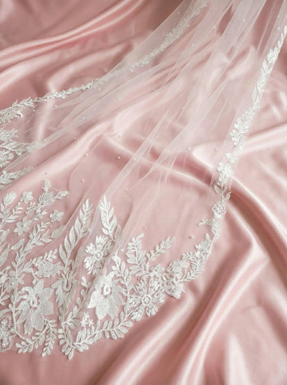 Floral Lace Bridal Veil with Long Train – Elegant Embroidered Tulle Wedding Veil, Cathedral Style Veil for Bride Classic Bridal Style